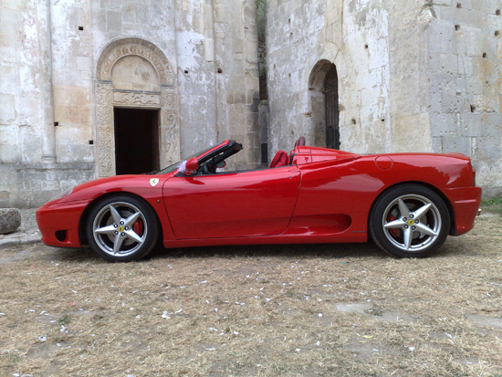 NOLEGGIO FERRARI 360 SPIDER ROSSA INTERNI NERI